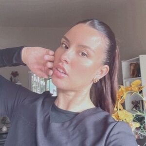 Meet your Posher, Leonela